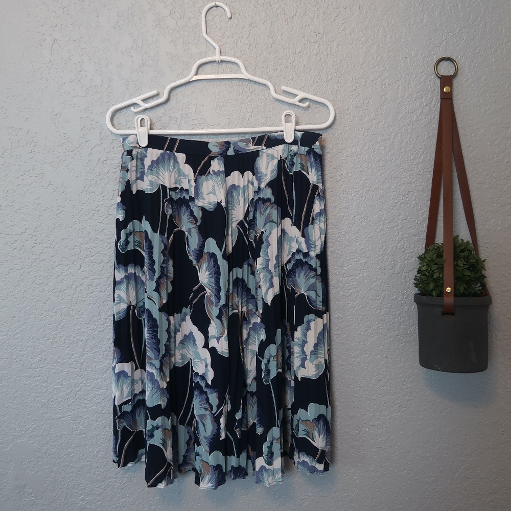 ANN TAYLOR FACTORY PETITE FLORAL PLEATED SKIRT- 8P